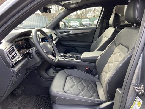 Used 2025 Volkswagen Atlas Cross Sport SE w/ Panoramic Sunroof Package image 23