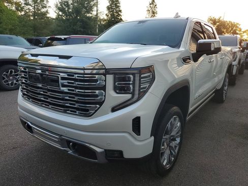 Used 2024 GMC Sierra 1500 Denali AWD/4WD image 2