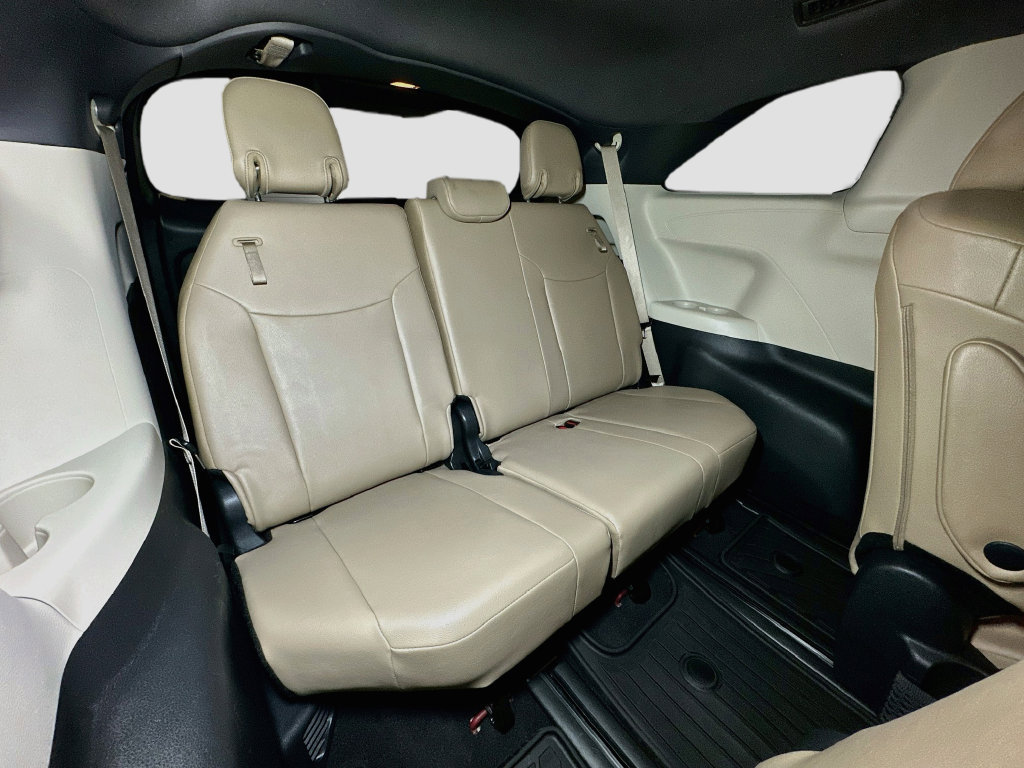 Certified 2023 Toyota Sienna XLE AWD/4WD image 35