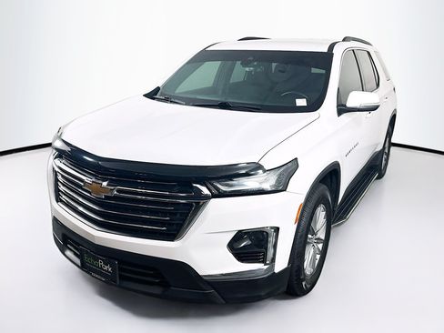 Used 2023 Chevrolet Traverse LT FWD image 3
