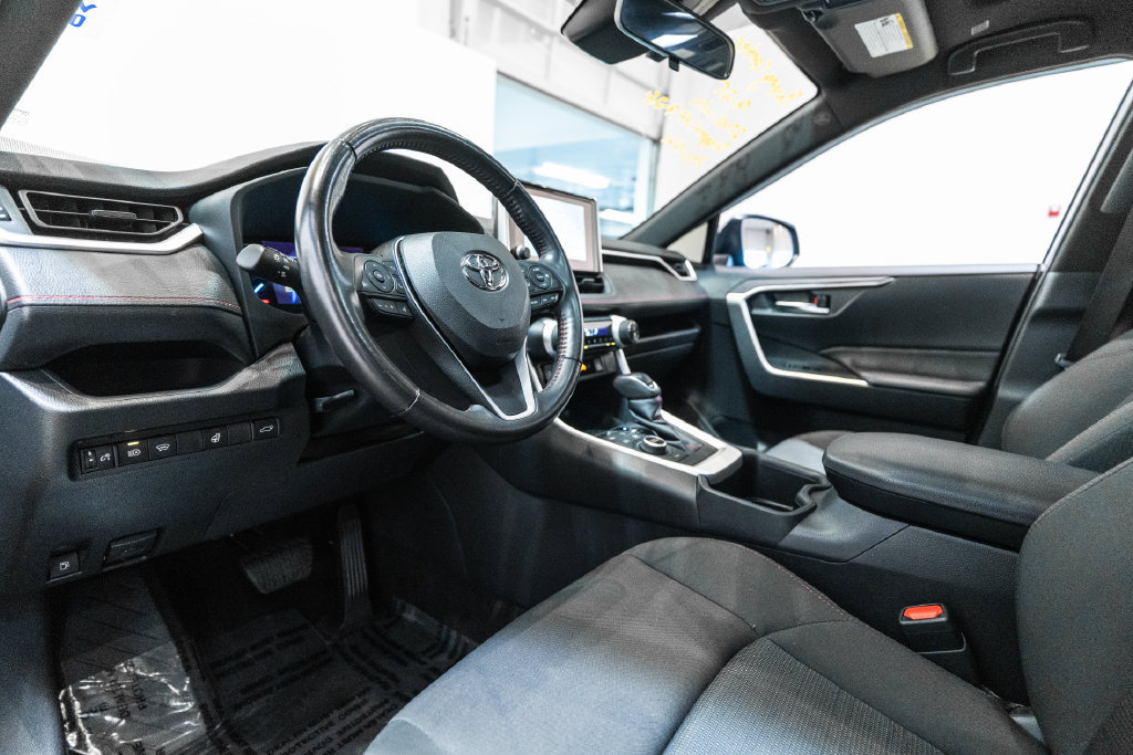 Used 2023 Toyota RAV4 SE w/ Weather & Moonroof Package AWD/4WD image 4