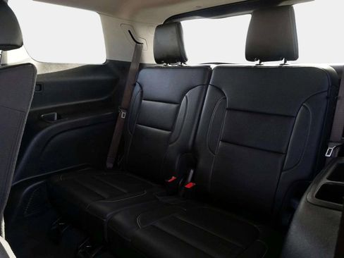 Used 2023 GMC Acadia SLT image 19