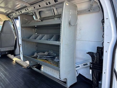 Used 2019 GMC Savana 2500 w/ Enhanced Convenience Package image 15