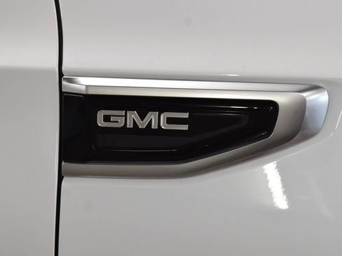 Used 2024 GMC Yukon XL Denali AWD/4WD image 16