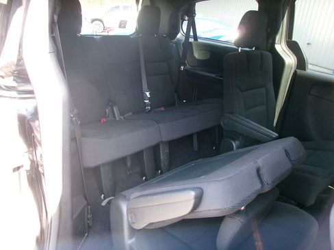 Used 2020 Dodge Grand Caravan SE FWD image 12