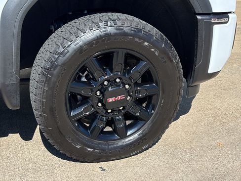 Used 2025 GMC Sierra 2500 AT4 w/ AT4 Premium Plus Package AWD/4WD image 10