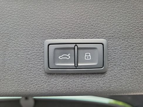 Used 2024 Audi Q8 e-tron Premium Plus w/ Premium Plus Package image 10