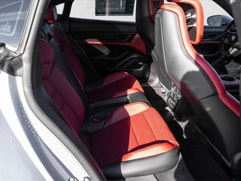 Used 2021 Porsche Taycan image 23