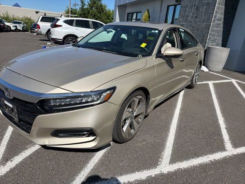 Used 2018 Honda Accord Touring image 3