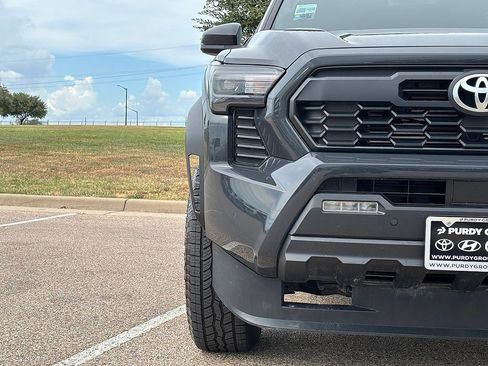 Certified 2025 Toyota Tacoma TRD Off-Road w/ TRD Off Road Upgrade Package AWD/4WD image 4