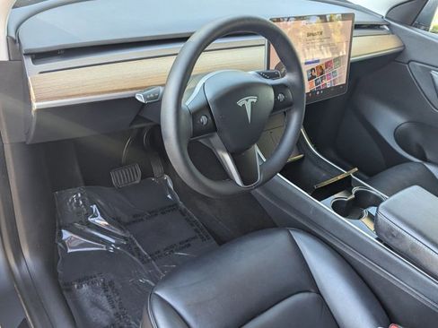 Used 2021 Tesla Model Y Long Range image 10
