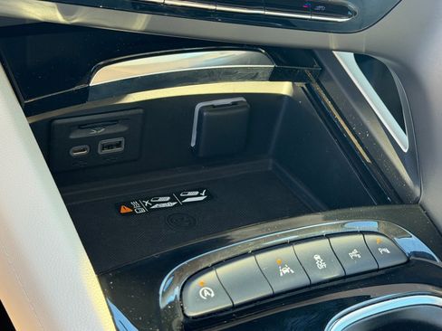 Used 2022 Buick Envision Avenir w/ Technology Package II image 29