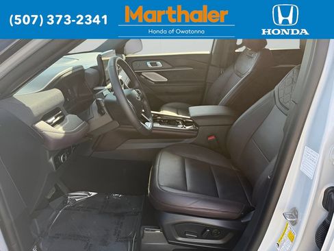 Used 2026 Ford Explorer Platinum w/ LUX Leather Package AWD/4WD image 9