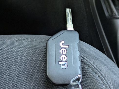 Used 2022 Jeep Wrangler Sport AWD/4WD image 23