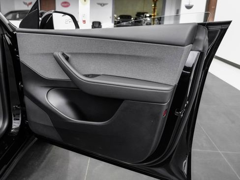 Used 2026 Tesla Model Y 2WD image 40