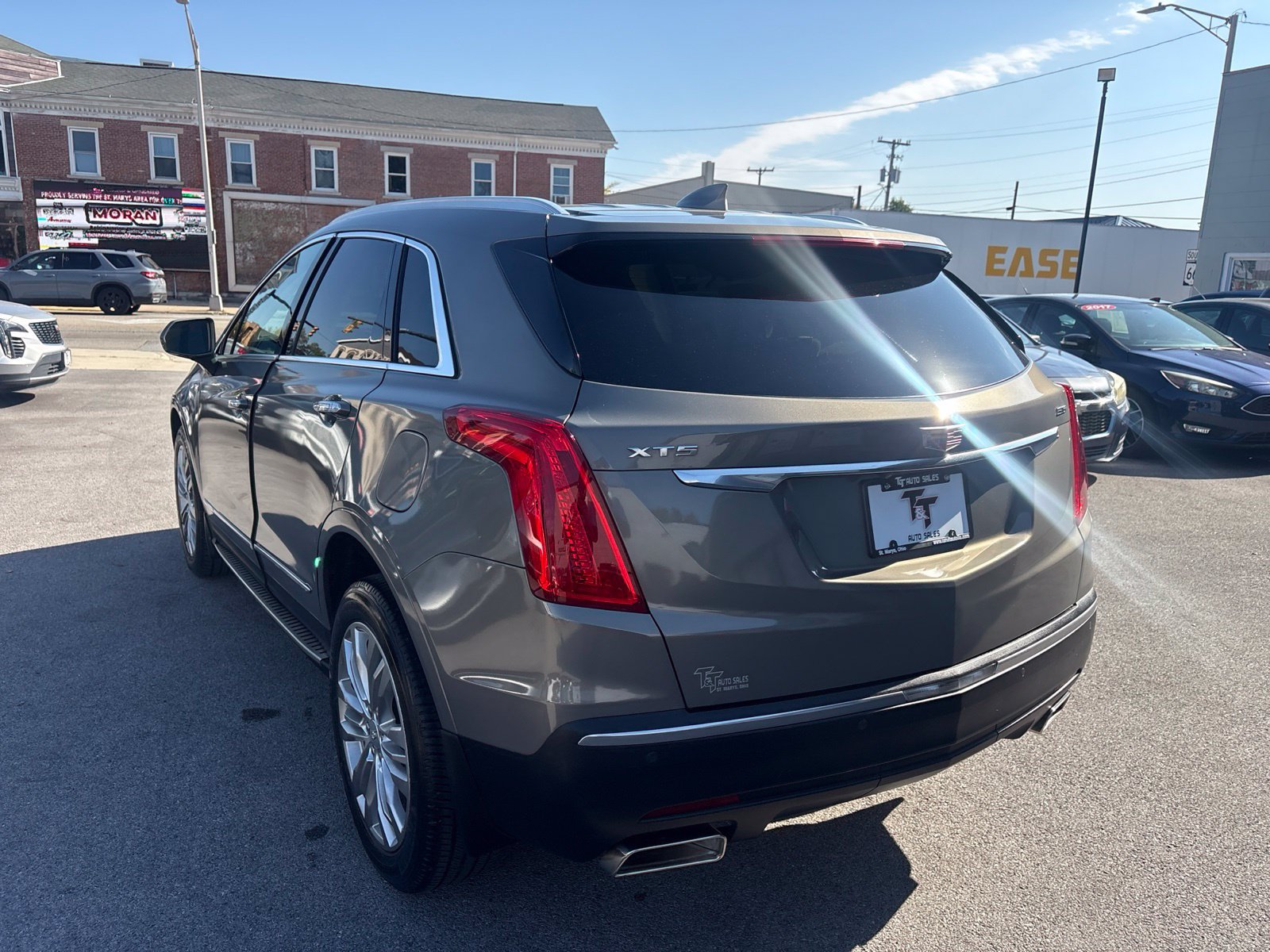 Used 2017 Cadillac XT5 Premium Luxury FWD image 3