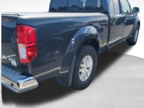 Used 2015 Nissan Frontier SV w/ SV Value Truck Package AWD/4WD image 6
