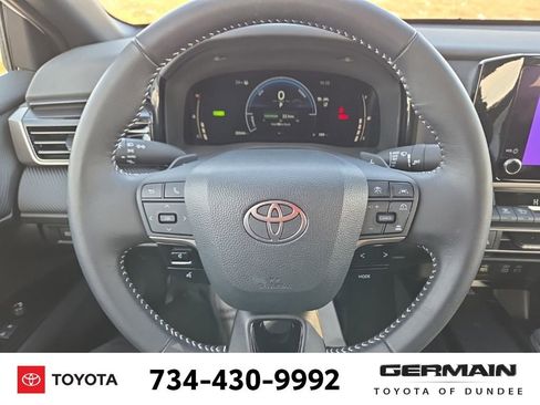 Used 2025 Toyota Camry SE image 30