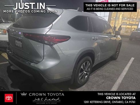 Used 2022 Toyota Highlander XLE image 2