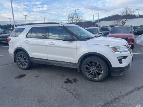 Used 2019 Ford Explorer XLT w/ XLT Sport Appearance Package image 3