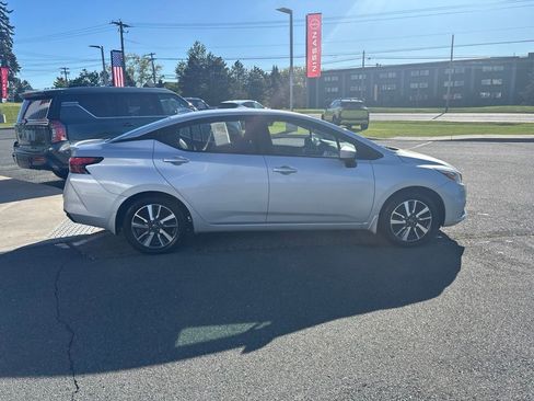 Used 2022 Nissan Versa SV FWD image 7