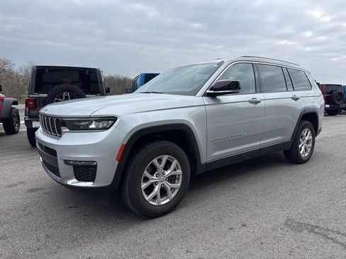 Used 2023 Jeep Grand Cherokee L Limited AWD/4WD image 7