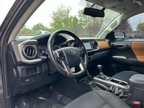 Used 2017 Toyota Tacoma SR5 w/ Tow Package AWD/4WD image 11