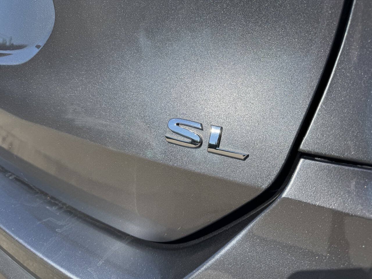 Used 2018 Nissan Rogue SL FWD image 8