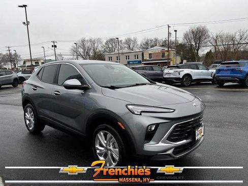 Used 2025 Buick Encore GX Preferred AWD/4WD image 3