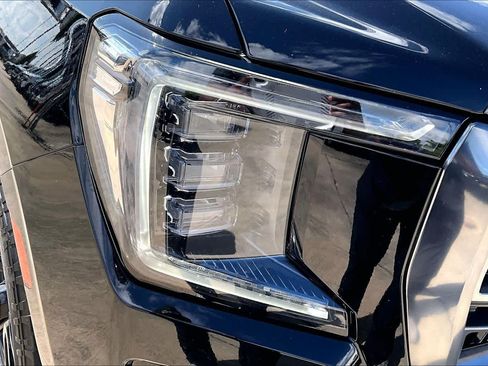 Used 2023 GMC Yukon XL AT4 w/ AT4 Premium Package AWD/4WD image 28