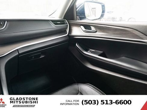 Used 2023 Jeep Grand Cherokee Limited AWD/4WD image 11
