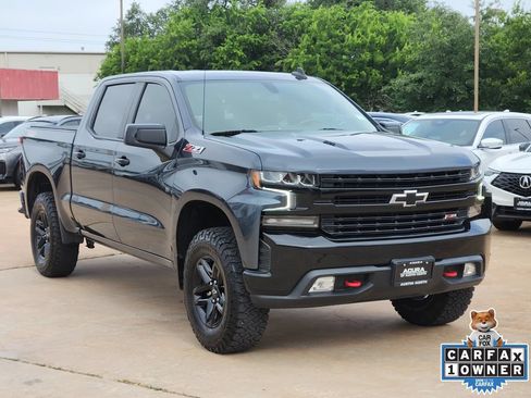 Used 2021 Chevrolet Silverado 1500 LT Trail Boss w/ LPO, Dark Essentials Package AWD/4WD image 3