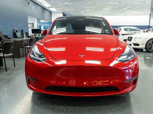 Used 2023 Tesla Model Y Performance AWD/4WD image 2