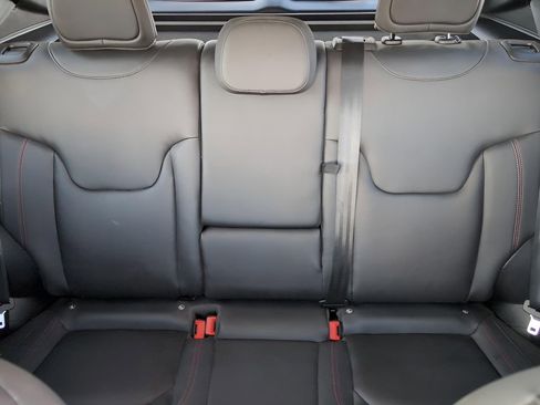 Used 2021 Jeep Renegade Trailhawk image 25