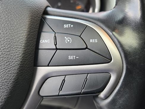 Used 2020 Jeep Grand Cherokee Altitude image 31