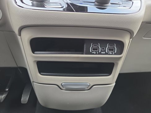 Used 2023 Chrysler Pacifica Touring-L FWD image 20