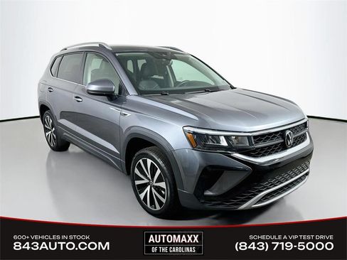Used 2024 Volkswagen Taos SE FWD image 1