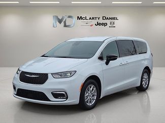 New 2026 Chrysler Pacifica Select video 2