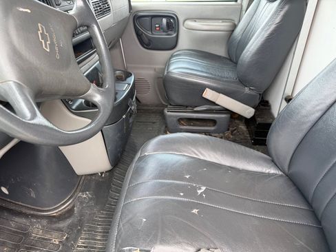 Used 1998 Chevrolet Express 3500 RWD image 9