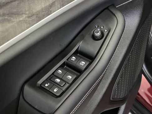 Used 2025 Jeep Grand Cherokee Limited image 11