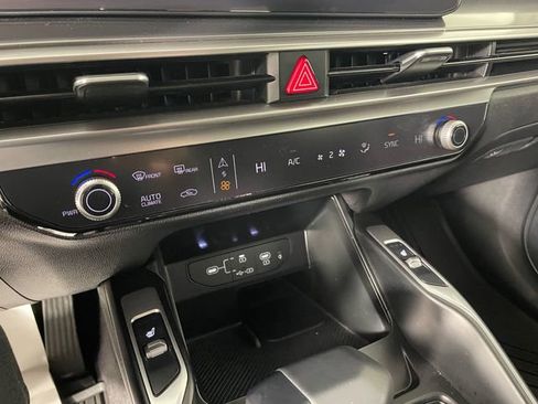 Certified 2025 Kia Sorento S image 8