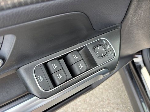 Used 2020 Mercedes-Benz GLB 250 4MATIC w/ Premium Package image 21