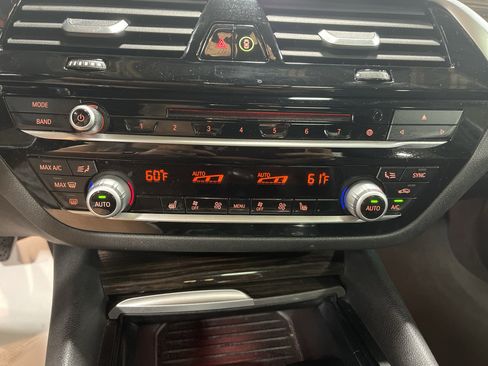 Used 2019 BMW 530i xDrive w/ Convenience Package image 24