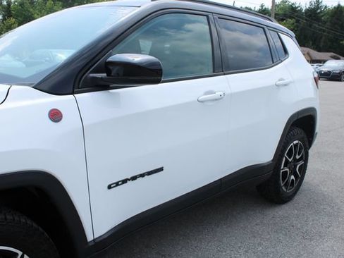 Used 2025 Jeep Compass Trailhawk w/ Trailhawk Convenience Group AWD/4WD image 43