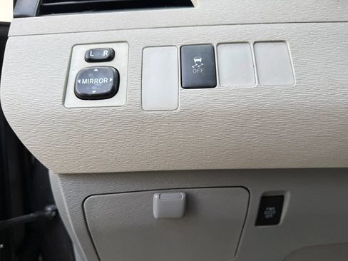Used 2012 Toyota Sienna LE FWD image 26