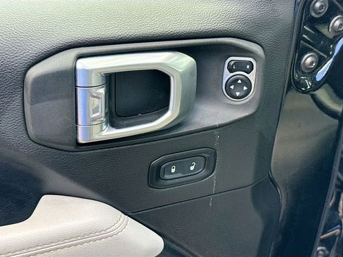 Used 2021 Jeep Wrangler Unlimited Sahara image 19