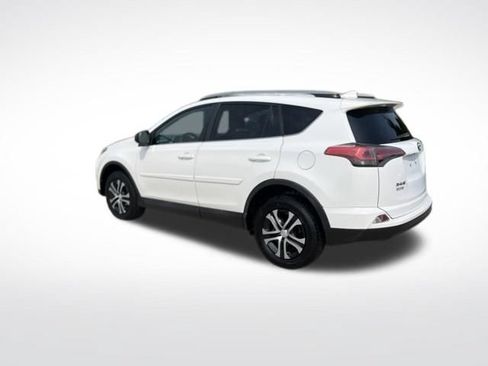 Used 2017 Toyota RAV4 LE FWD image 5