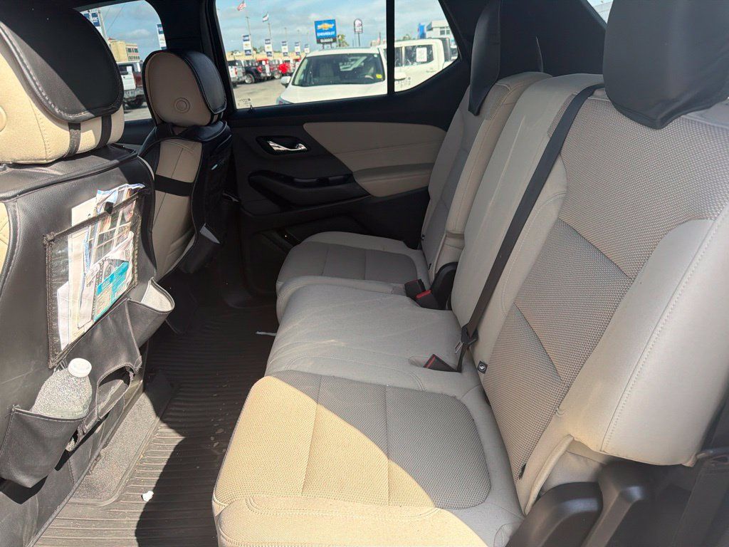 Used 2022 Chevrolet Traverse LS FWD image 7