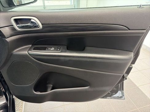 Used 2020 Jeep Grand Cherokee Altitude image 13