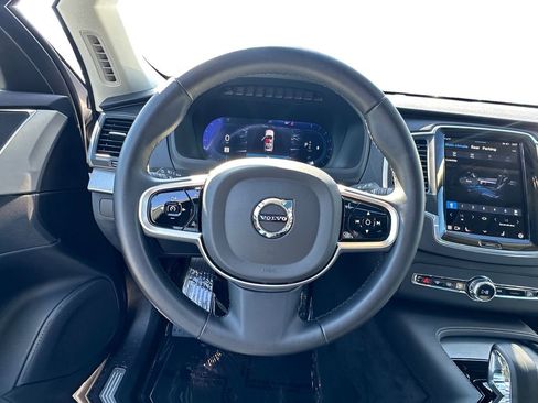 Used 2025 Volvo XC90 B5 Core image 12